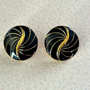 Vintage Napier screw clip earrings gold tone spiral over black (719)